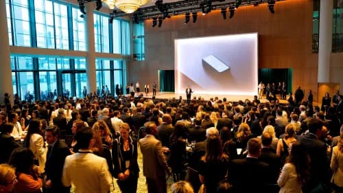 Fashion-Fachpublikum beim hybriden Digital Fashion Summit im Konferenzsaal